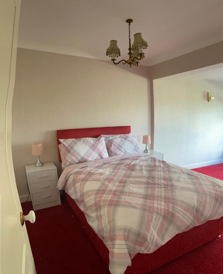Large 4 Bedroom Home In Boston Spa Village In-Between York, Harrogate And Leeds, Sleeps 9 Esterno foto