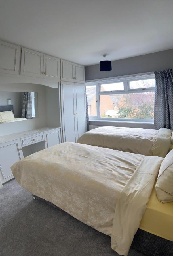 Large 4 Bedroom Home In Boston Spa Village In-Between York, Harrogate And Leeds, Sleeps 9 Esterno foto