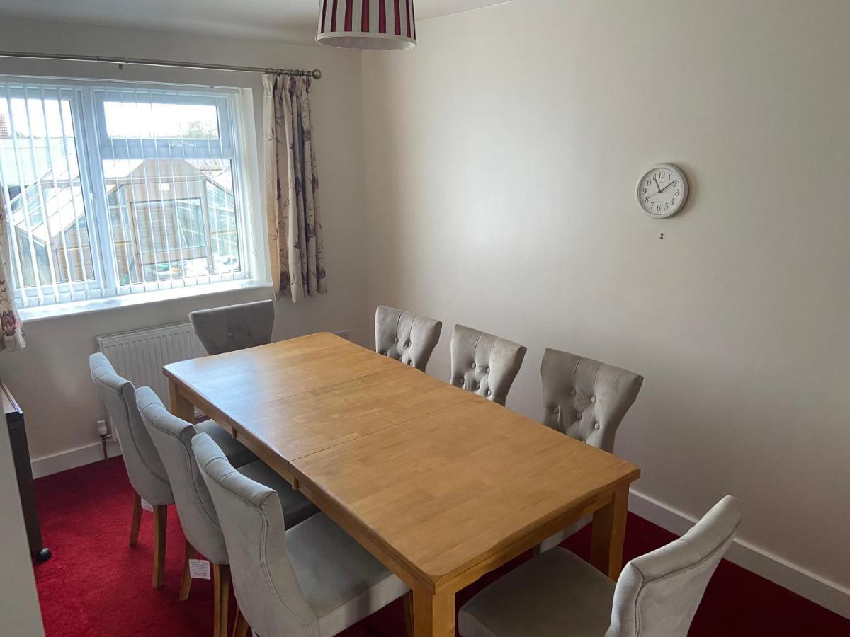 Large 4 Bedroom Home In Boston Spa Village In-Between York, Harrogate And Leeds, Sleeps 9 Esterno foto