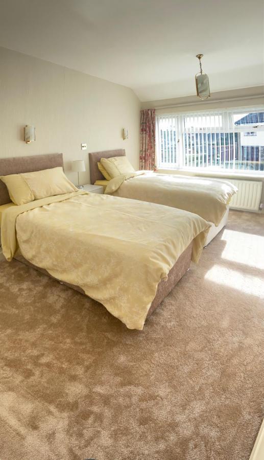 Large 4 Bedroom Home In Boston Spa Village In-Between York, Harrogate And Leeds, Sleeps 9 Esterno foto