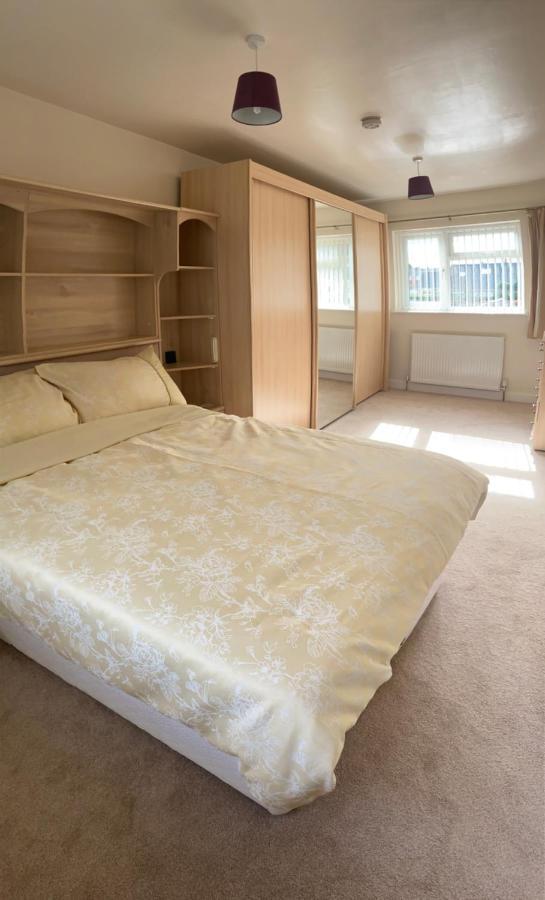 Large 4 Bedroom Home In Boston Spa Village In-Between York, Harrogate And Leeds, Sleeps 9 Esterno foto