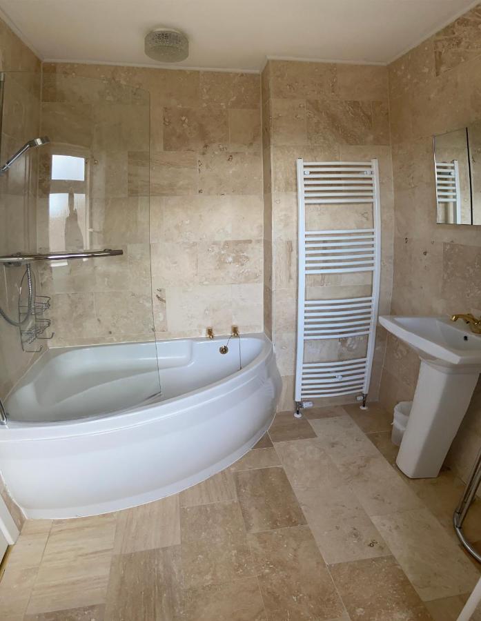 Large 4 Bedroom Home In Boston Spa Village In-Between York, Harrogate And Leeds, Sleeps 9 Esterno foto