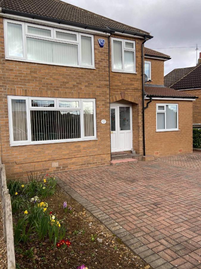Large 4 Bedroom Home In Boston Spa Village In-Between York, Harrogate And Leeds, Sleeps 9 Esterno foto